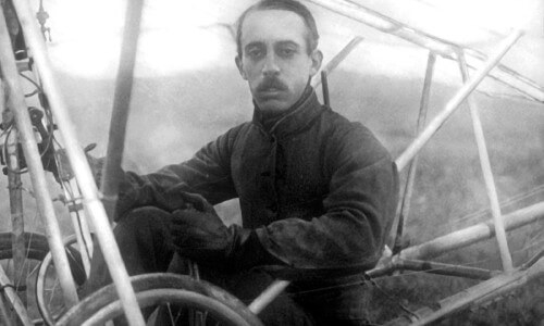 Alberto Santos Dumont primer vuelo a motor aeronave Alberto Santos Dumont primer vuelo